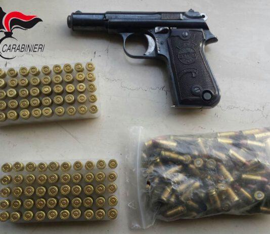 Scoperte armi e droga a Gallina, cinque arresti