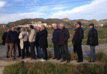 I tecnici provinciali a lavoro per l’attraversamento del torrente San Vincenzo