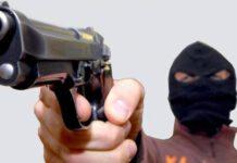 Rapina in villa durante la notte, svegliato da pistola puntata alla tempia