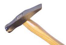 Paura a Gioia Tauro, giovane aggredisce automobilisti con un martello