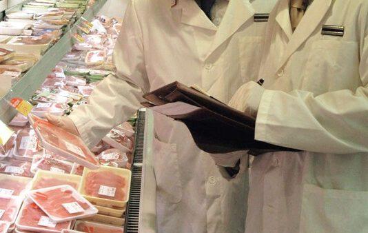 Vendita prodotti in cattivo stato conservazione, denunciato commerciante