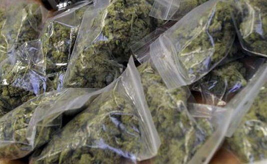 Nascondevano armi e 3 kg di marijuana, due arresti nella locride