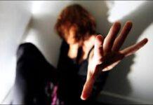 Minaccia e perseguita la ex, arrestato 64enne