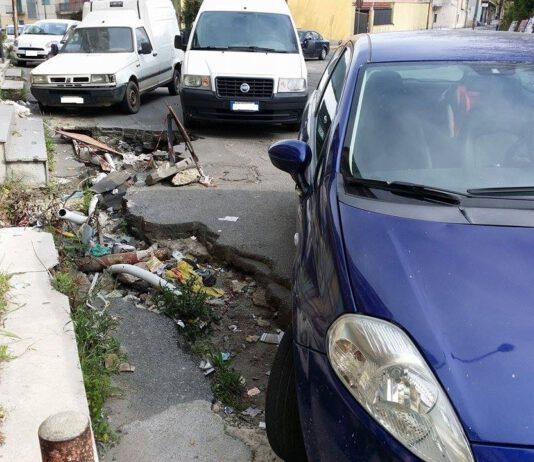 Rosarno, i lettori segnalano: voragine in via Provinciale