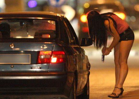 Sequestrate 7 auto di clienti prostitute