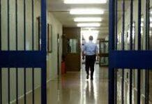 Detenuto aggredisce agente penitenziario