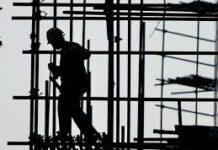 Operaio cade da impalcatura, grave