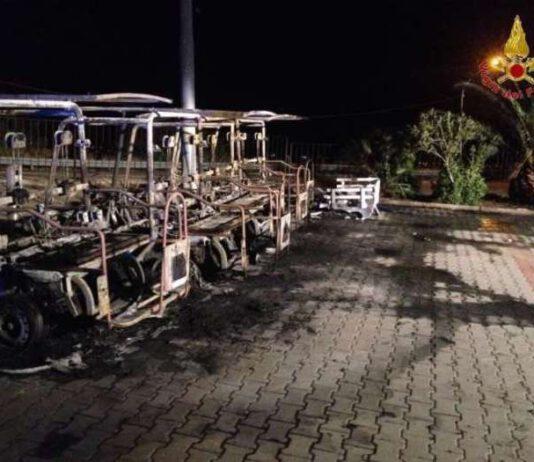 Incendiate 10 auto comune di Gerace