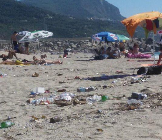 Spiagge calabresi ancora sporche: VERGOGNA!