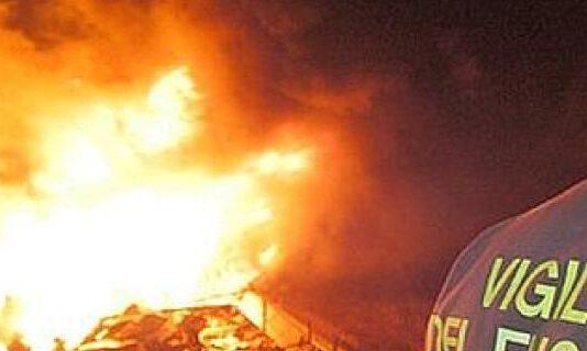 Cadavere carbonizzato rinvenuto in capannone