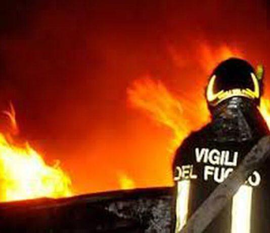Pizzeria incendiata a Vibo nella notte