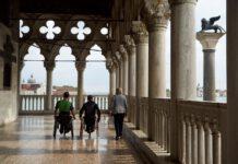 Arriva in Calabria Viaggio Italia, l’avventura in carrozzina di Danilo e Luca