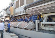 Arrivata a Vibo nave con 606 migranti, 16 salme