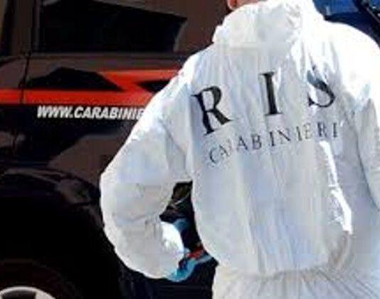 Calabria, cadavere trovato ai piedi di un palazzo, forse suicidio