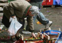 Anziana disperata ruba in supermercato, carabinieri pagano il conto