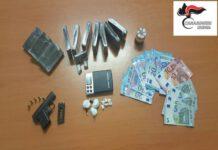 Rinvenuti in casa pistola e droghe, arrestato 22enne