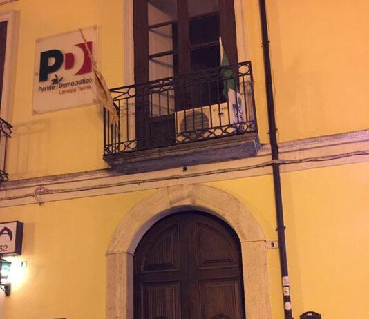 Immigrazione, blitz di CasaPound a sedi PD. “Nostra protesta non c’entra con incendio di Lamezia”