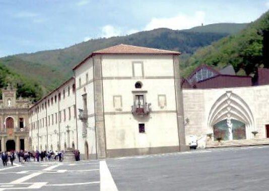 Scoperta relazione tra amanti- Rissa tra famiglie al Santuario di Paola