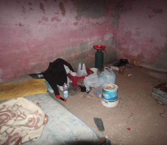 Caporale costringe immigrati in stalle