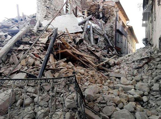 Terremoto di 6.0 devasta il centro Italia