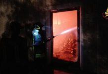 Incendio in capannone a Mileto, probabile natura dolosa