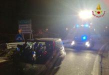 Grave incidente nella notte a Reggio- Uomo estratto dalle lamiere