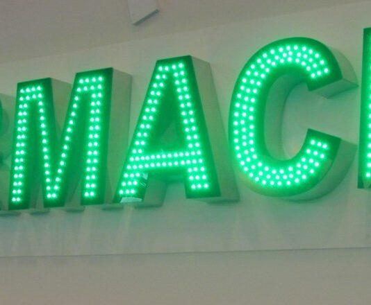 Tenta furto ad un distributore di medicine, arrestato giovane indiano