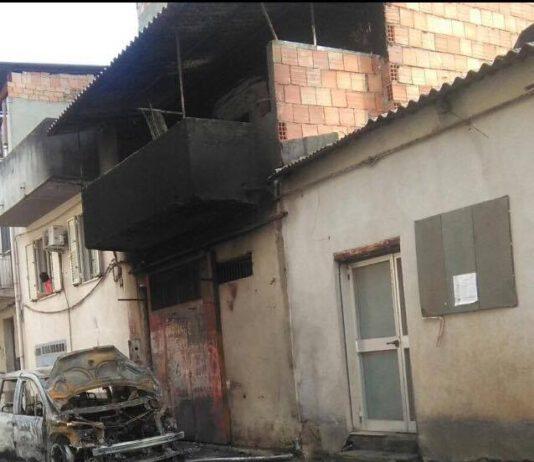 Rosarno, auto in fiamme nella notte