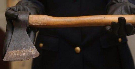 Minaccia passante con ascia- denunciato