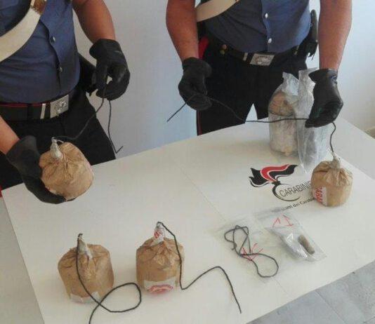 Forzano posto di blocco- trovati in auto con ordigni esplosivi
