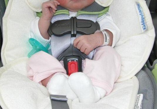Calabria, genitori lasciano neonato in auto per fare spesa