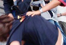 Lite in scuola media, accoltellato minore