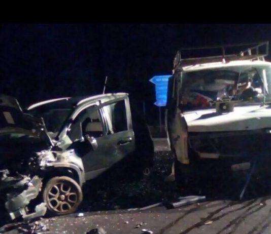 Rosarno, incidente tra furgoncino e auto, tre feriti