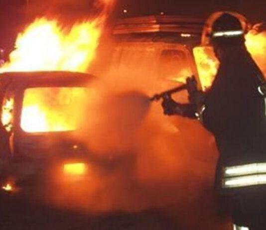 Incendiate tre auto nella notte