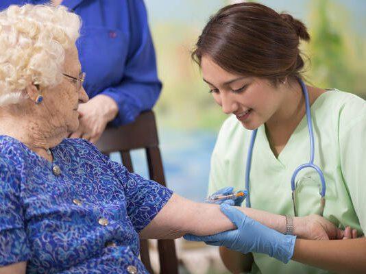 Vaccinazione antifluenzale- Asp Catanzaro prima in Italia sperimenta un nuovo approccio per assicurare vaccino ad anziani e malati a bimbi