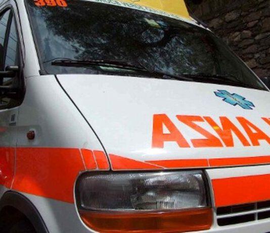 Scontro tra furgone e camion, 7 feriti
