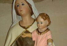 Danneggia statue sacre e diffonde bigliettini di minaccia in chiesa, denunciato 53enne