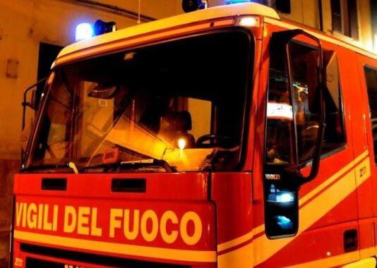 Forte esplosione nella notte, bomba in concessionaria a Reggio Calabria