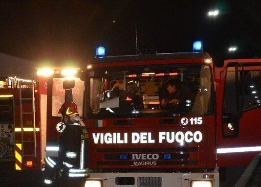 Autocarro in fiamme sulla Salerno-Reggio Calabria
