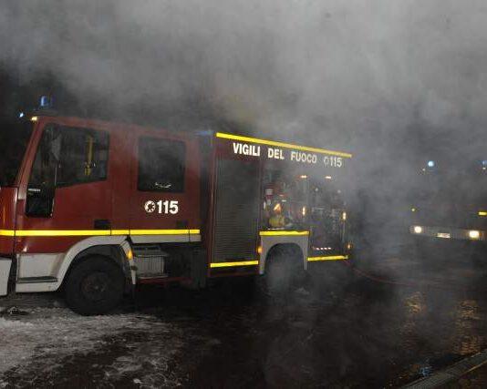 Incendiato portone di casa di giovane legato a cosca, possibile “avvertimento”