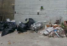 E.T tra i rifiuti, offesa e delusa la famiglia Rambaldi