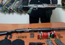 Nascondeva in casa fucile e kalashnikov, arrestato 46enne