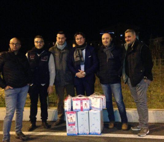 La Fidelitas soddisfa la richiesta di aiuto di una famiglia donandole i pannolini per i figli