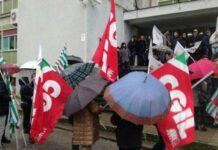 Protesta davanti sede Inps contro chiusura Centro Medico Legale