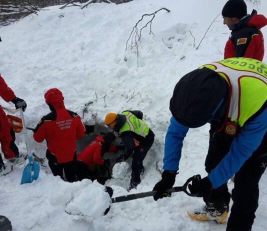 Terremoto centro Italia, slavina travolge hotel. Vittime e persone intrappolate