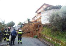 Calabria maltempo-crolla muro evacuate 5 famiglie