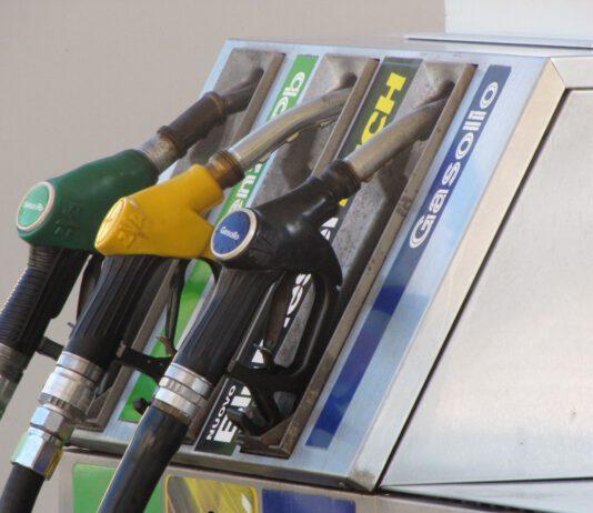 12 Impianti distribuzione carburante scoperti non a norma