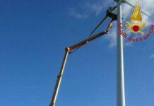 Operai bloccati su pala eolica, tratti in salvo dai vigili del fuoco