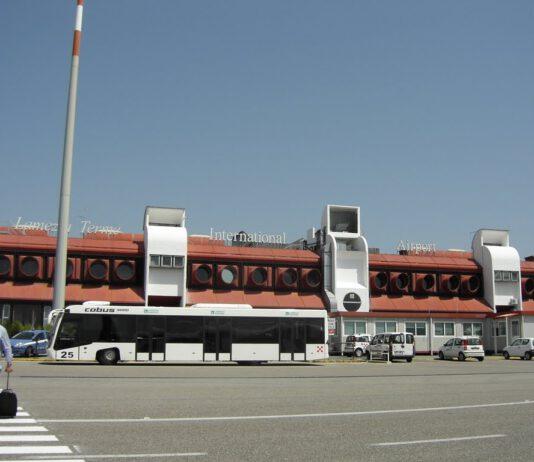 Allarme bomba aeroporto Lamezia- artificieri sul posto