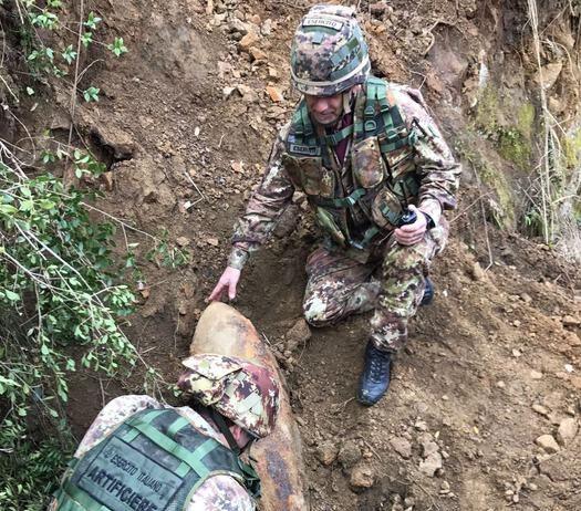 Bomba aereo fatta brillare